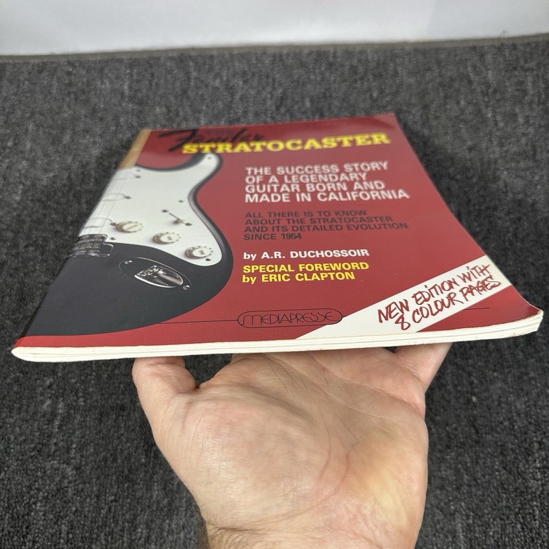 The Fender Stratocaster - A Success Story Of A Legendary Guitar 1988 1st U.S. Ed gallery