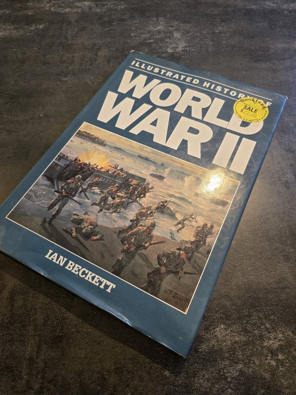 Illustrated History of World War II - Ian Beckett- 1988 - Hardcover - Used gallery