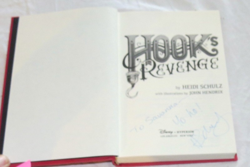 Disney Hyperion - Hook's Revenge - Heidi Schulz - Signed by author gallery