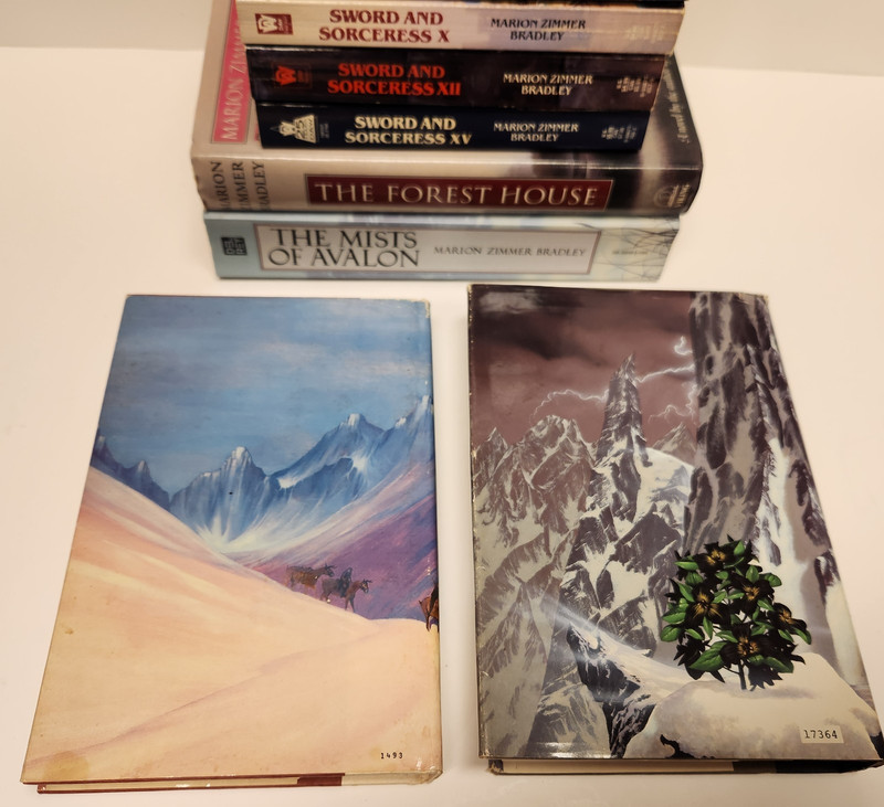 Lot of 9 Marion Zimmer Bradley Books HC/PB City of Sorcery, Sword and Sorceress gallery