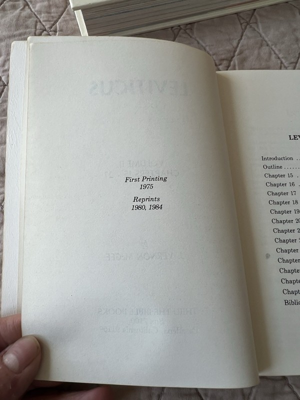 BIBLE RADIO NETWORK - "LEVITICUS" 2 VOLUME SET J. McGee 1975 / 1980 Printings gallery