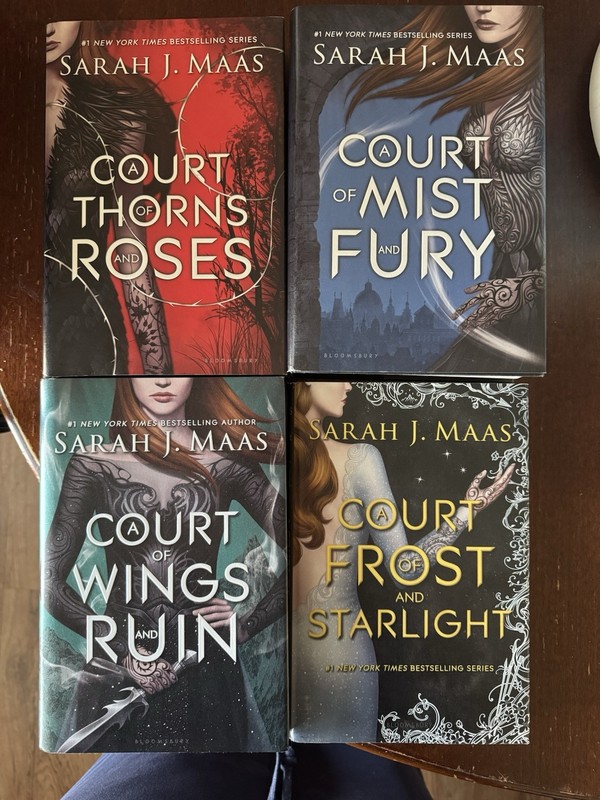 Sarah J. Maas A Court of Thorns and Roses Series