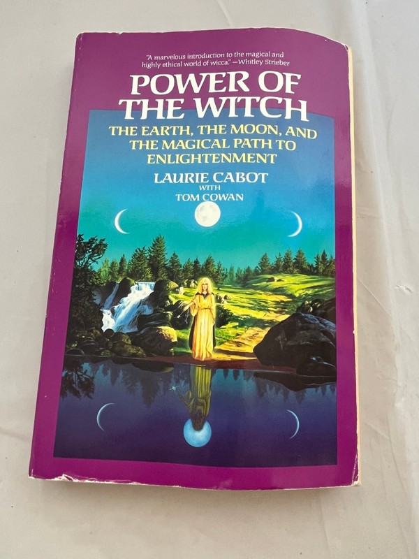 Power of the Witch Laurie Cabot 1990 Paperback Witchcraft Occult Delta