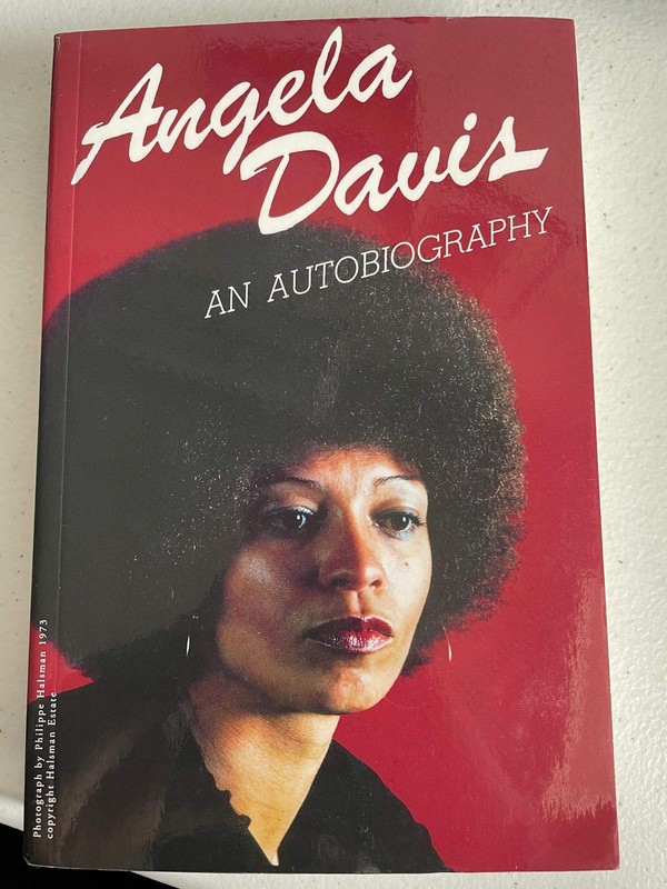 Angela Davis: An Autobiography – paperback Davis, Angela Y.