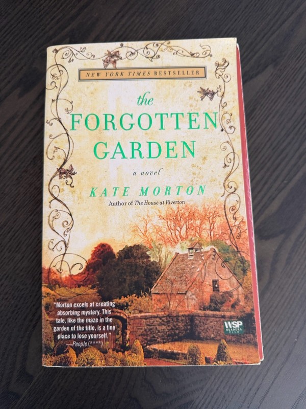 Forgotten Garden : A Novel by Kate Morton (2010, Trade Paperback)