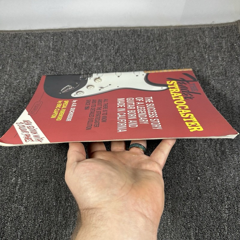 The Fender Stratocaster - A Success Story Of A Legendary Guitar 1988 1st U.S. Ed gallery