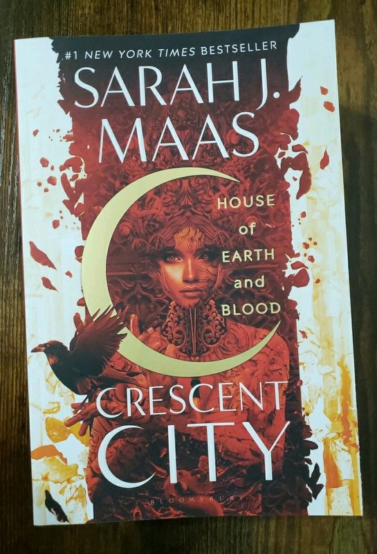 House of Earth and Blood ( Crescent City ) by Sarah Maas [Paperback, 816 pages]