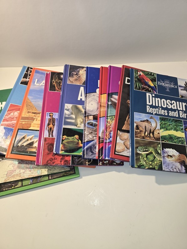 Encyclopaedia Britannica Hardcover 11 Book Lot – Space, Dinosaurs, Animals,…