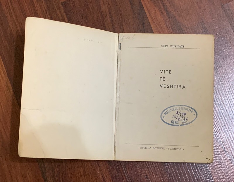 OLD ALBANIAN BOOK-VITE TE VESHTIRA-SEIT BUSHATI-1982-COMMUNISM TIME-174 Pages gallery