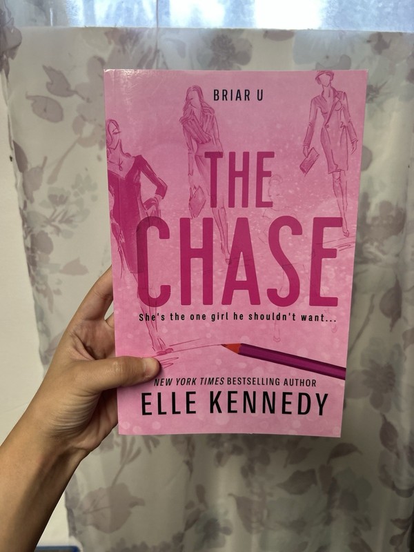 Bookworm Box The Chase by Elle Kennedy HAND SIGNED
