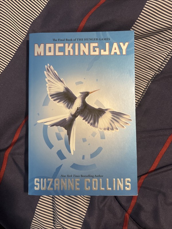 Mockingjay by Suzanne Collins (2010, Library Binding)