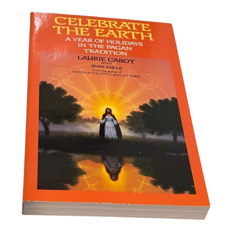 Celebrate The Earth Laurie Cabot Pagan Holidays Witchcraft Book Softcover Wicca