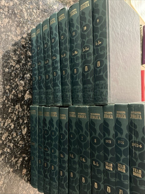 Encyclopedia Judaica 16 Volume Collection With 3 Yearbooks ( 1973-1976 ) 19 Lot