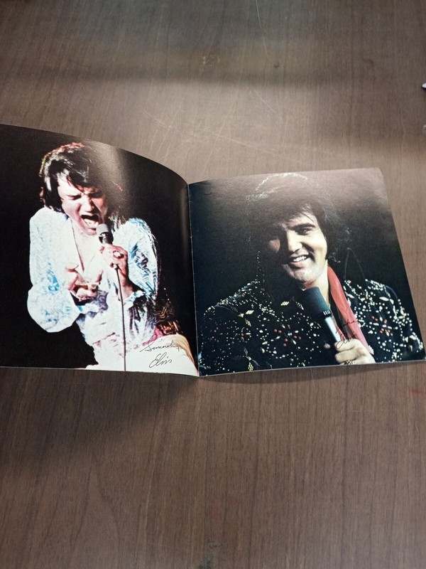 Elvis Presley Memories of Elvis Series RCA Records Booklet 16 pages gallery